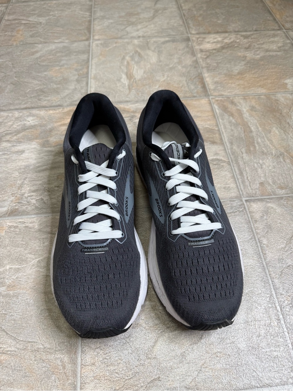 Brooks Transcend 7 Black GrayMen’s Shoe Size 10 Gray 1103311D051 Preowned